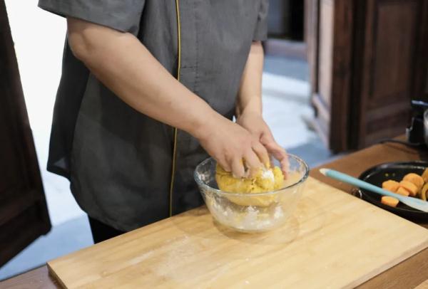 软糯香甜又酥脆,南瓜这样做太好吃了→ 软糯香甜又酥脆,南瓜这样做太好吃了→