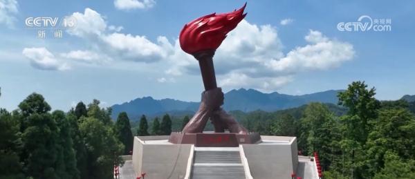 在飘扬的五星红旗下 每一处光景都是锦绣中国 在飘扬的五星红旗下 每一处光景都是锦绣中国