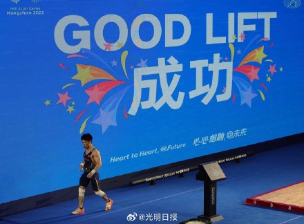 李发彬举重男子61公斤级夺金