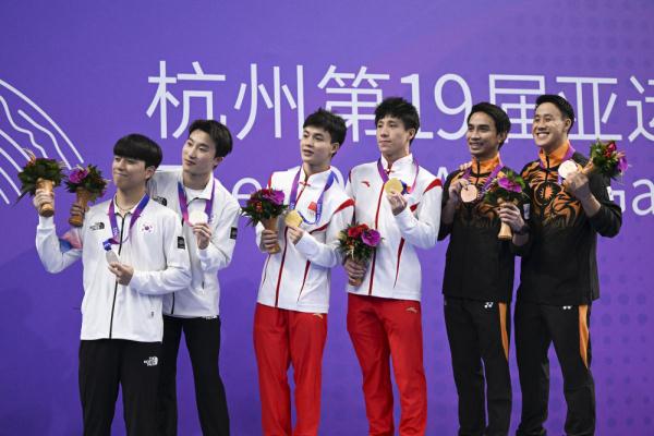 杭州亚运会|男子双人3米跳板:严思宇/何超夺冠 杭州亚运会|男子双人3米跳板:严思宇/何超夺冠