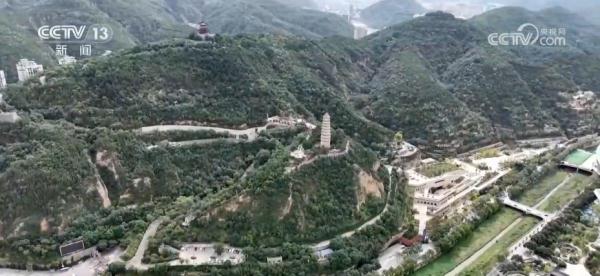 在飘扬的五星红旗下 每一处光景都是锦绣中国 在飘扬的五星红旗下 每一处光景都是锦绣中国