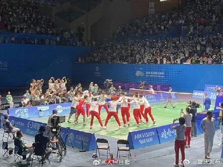 大逆转！中国队羽毛球男团冠军