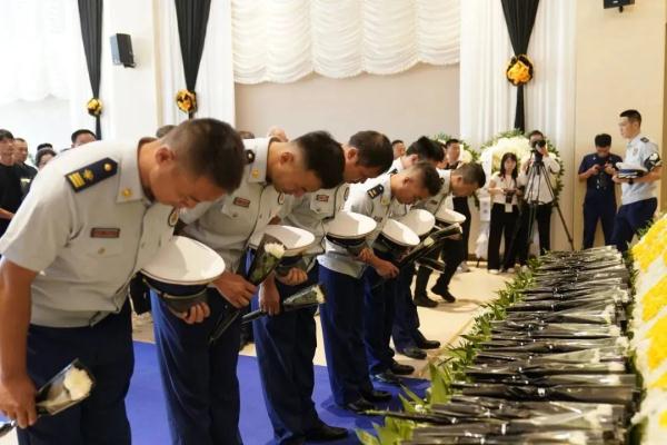 侮辱英烈，严惩！