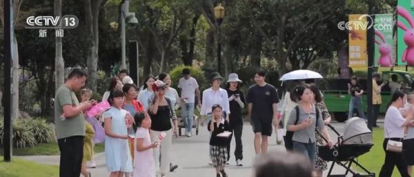 神州处处风景秀 各大景区迎来大批游客持续火爆 神州处处风景秀 各大景区迎来大批游客持续火爆
