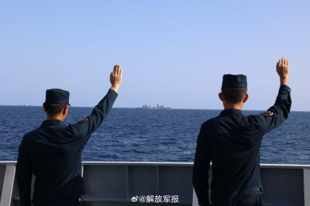 海军第44、45批护航编队顺利完成任务交接