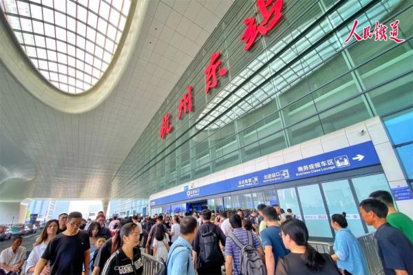 我们在杭州最大的高铁站，护航这个特别的假期！
