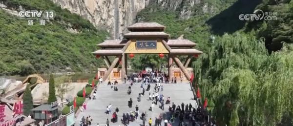 神州处处风景秀 各大景区迎来大批游客持续火爆 神州处处风景秀 各大景区迎来大批游客持续火爆