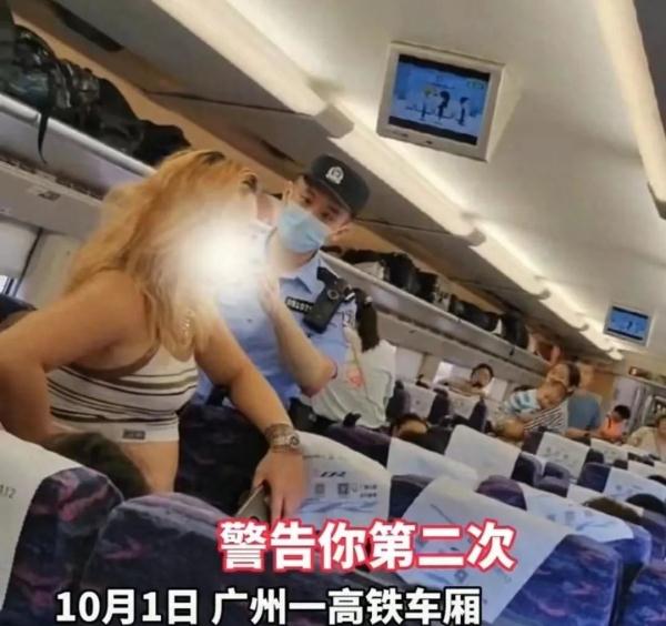 掌掴乘警！女子高铁占座不听劝，大喊"你敢动我"