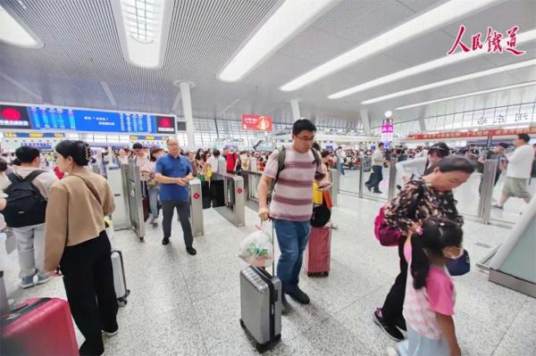 我们在杭州最大的高铁站，护航这个特别的假期！