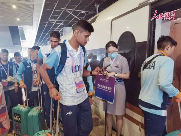 我们在杭州最大的高铁站，护航这个特别的假期！