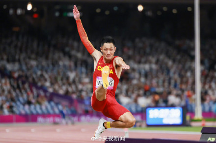 恭喜！王嘉男跳远摘金