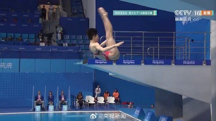 转起祝贺!李亚杰女子跳水1米板金牌 转起祝贺!李亚杰女子跳水1米板金牌