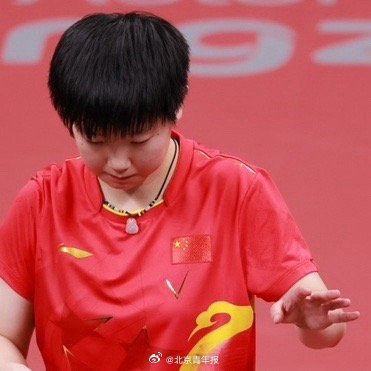 孙颖莎霸气夺冠瞬间