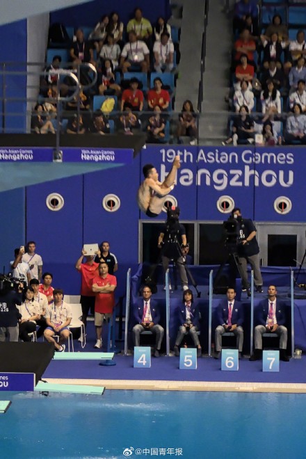 中国选手包揽跳水男女1米板冠亚军