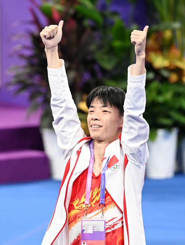 杭州亚运会｜严浪宇摘得蹦床男子个人金牌