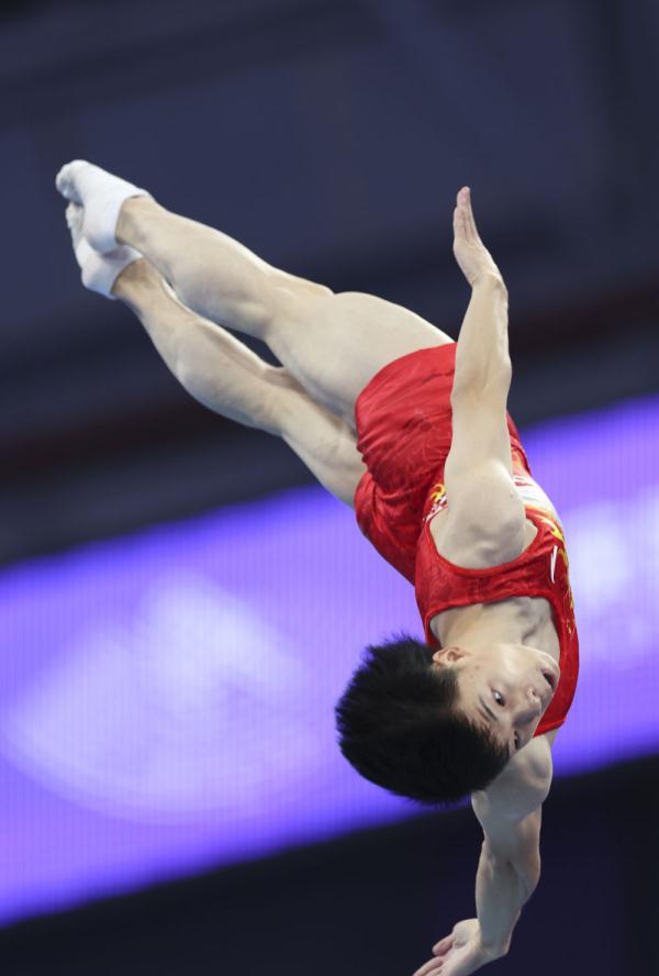 杭州亚运会｜严浪宇摘得蹦床男子个人金牌