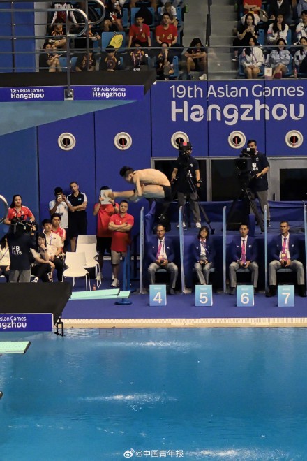 中国选手包揽跳水男女1米板冠亚军