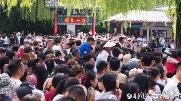 人人人人人，一度限流！济南变“挤难”…网友：这泼天的富贵！