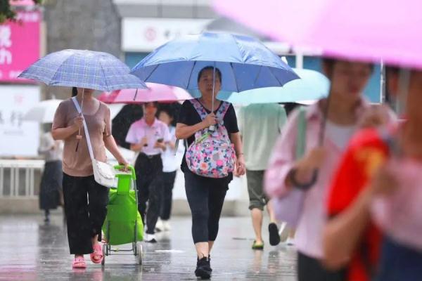 台风“小犬”升级为超强台风！广州将有明显风雨，预计时间在→