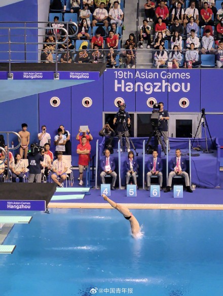 中国选手包揽跳水男女1米板冠亚军