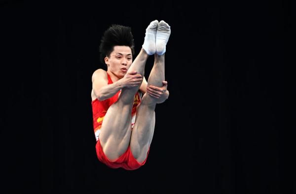 杭州亚运会｜严浪宇摘得蹦床男子个人金牌