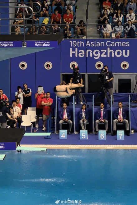中国选手包揽跳水男女1米板冠亚军