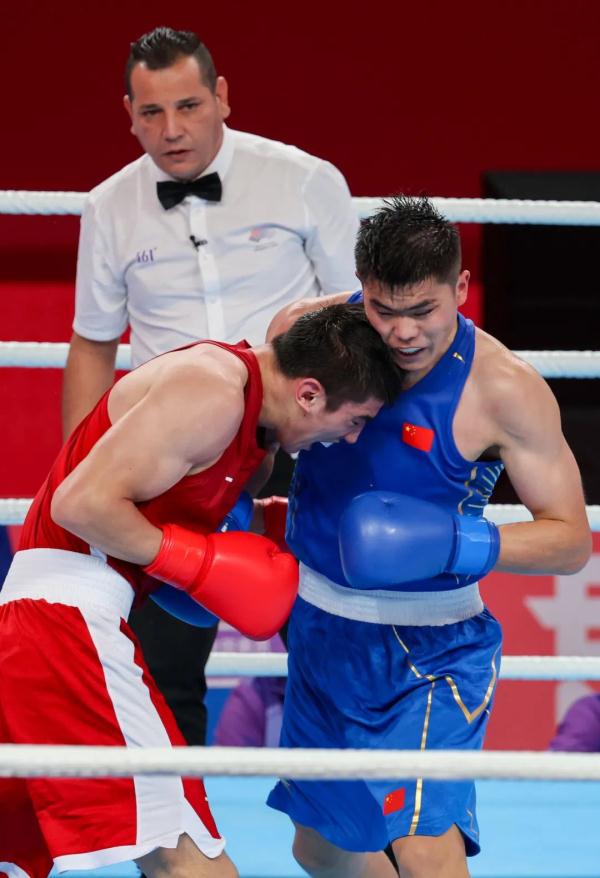 中国拳手托合塔尔别克61唐拉提汗晋级男子80公斤级决赛