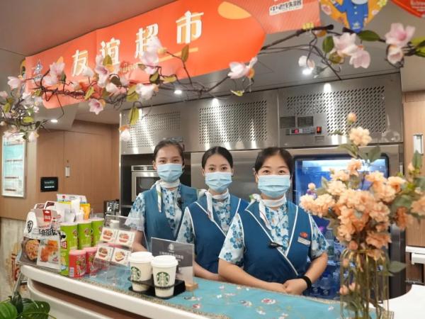 跨境列车上,3名列车长护航这个黄金周! 跨境列车上,3名列车长护航这个黄金周!