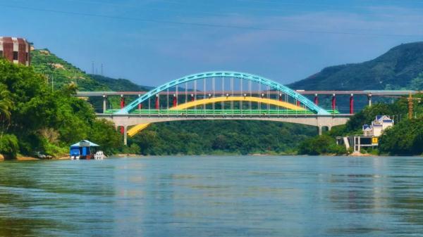 跨境列车上,3名列车长护航这个黄金周! 跨境列车上,3名列车长护航这个黄金周!