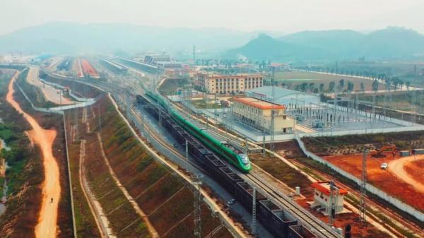 跨境列车上,3名列车长护航这个黄金周! 跨境列车上,3名列车长护航这个黄金周!