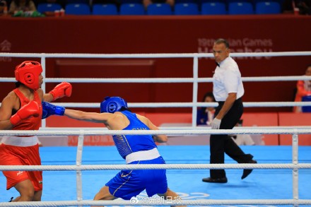 李倩拳击女子75公斤级夺金