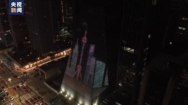 巴西圣保罗地标建筑亮起“中国红” 巴西圣保罗地标建筑亮起“中国红”