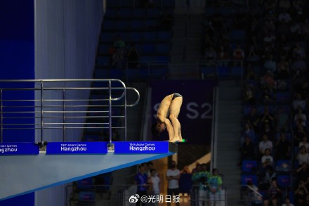 杨昊跳水男子10米跳台夺金