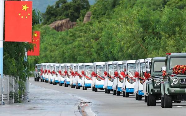 网友：这是我见过排量最大的“婚车”……