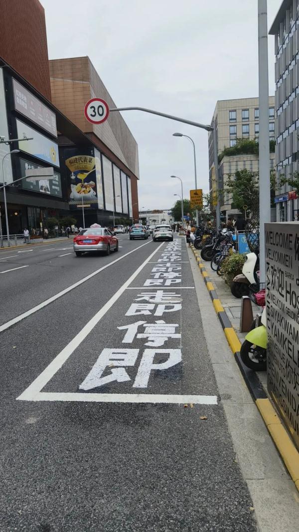 上海长江隧桥已经开始缓行，预计将持续至今天深夜！返程提示→