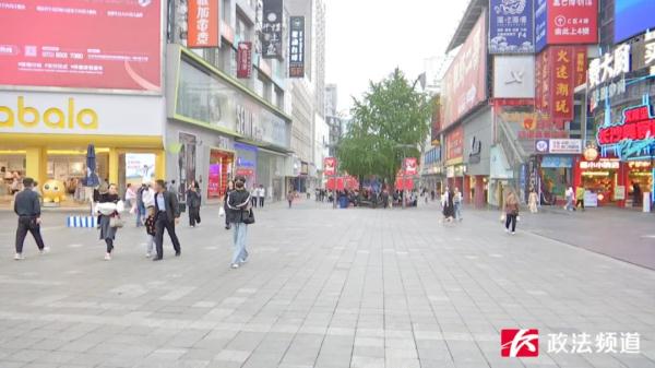 网络博主通宵蹲守揭密长沙街头“变魔术”真相……