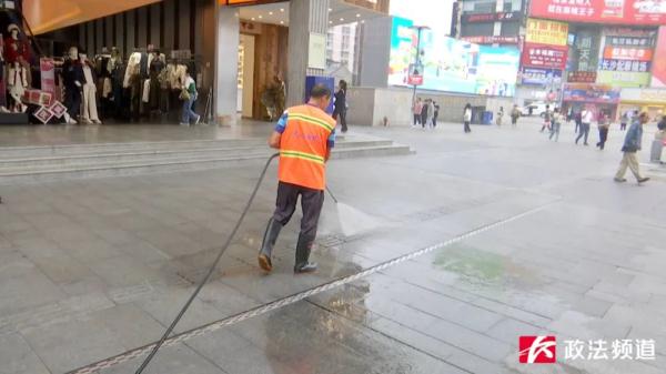 网络博主通宵蹲守揭密长沙街头“变魔术”真相……