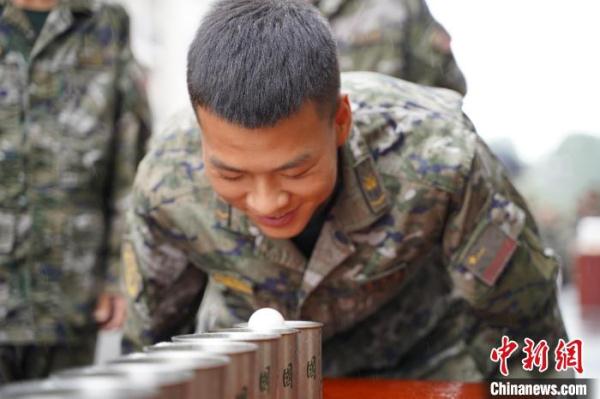 武警福建总队机动支队多种形式欢度假期