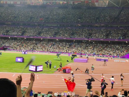 祝贺！中国队获得女子4x100米接力金牌