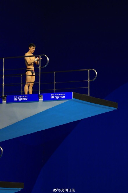 杨昊跳水男子10米跳台夺金