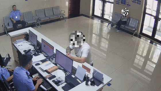 “假”警察劝我自首?真警察说:你别走! “假”警察劝我自首?真警察说:你别走!