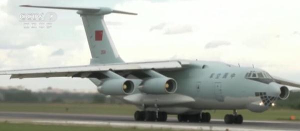 致敬祖国！身穿“空军蓝” 心向“中国红”