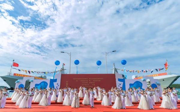 网友：这是我见过排量最大的“婚车”……