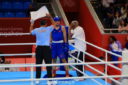 李倩拳击女子75公斤级夺金
