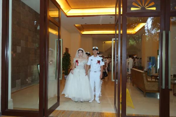 网友：这是我见过排量最大的“婚车”……