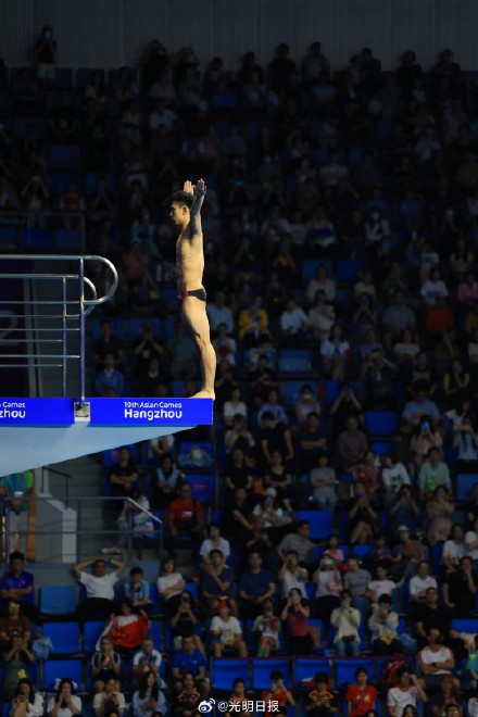 杨昊跳水男子10米跳台夺金