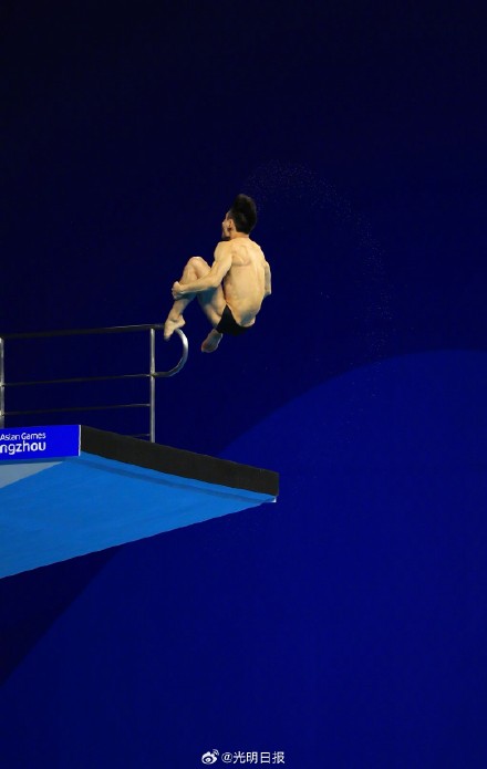 杨昊跳水男子10米跳台夺金