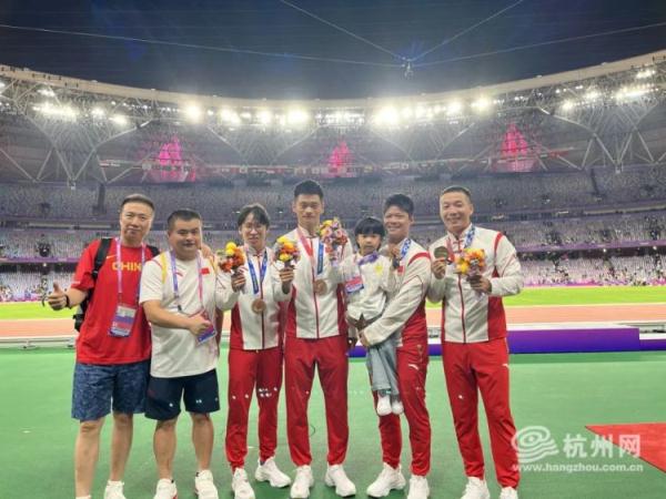 见证历史!苏炳添等7人“签收”奥运奖牌!她的这块迟到了11年 见证历史!苏炳添等7人“签收”奥运奖牌!她的这块迟到了11年