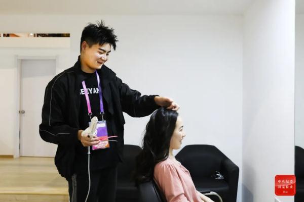 微光汇聚，成就亚运之光