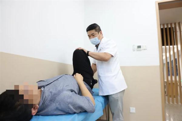 男子假期连续徒步、爬山……患上这种病！医生提醒